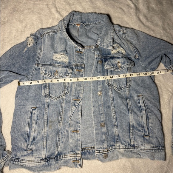 Free People Distressed light wash denim jacket with a worn-in look ⭐️ - Picture 6 of 9